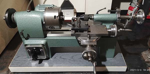 Фото токарного настільного верстата 1600 Фото токарного настільного верстата 1600